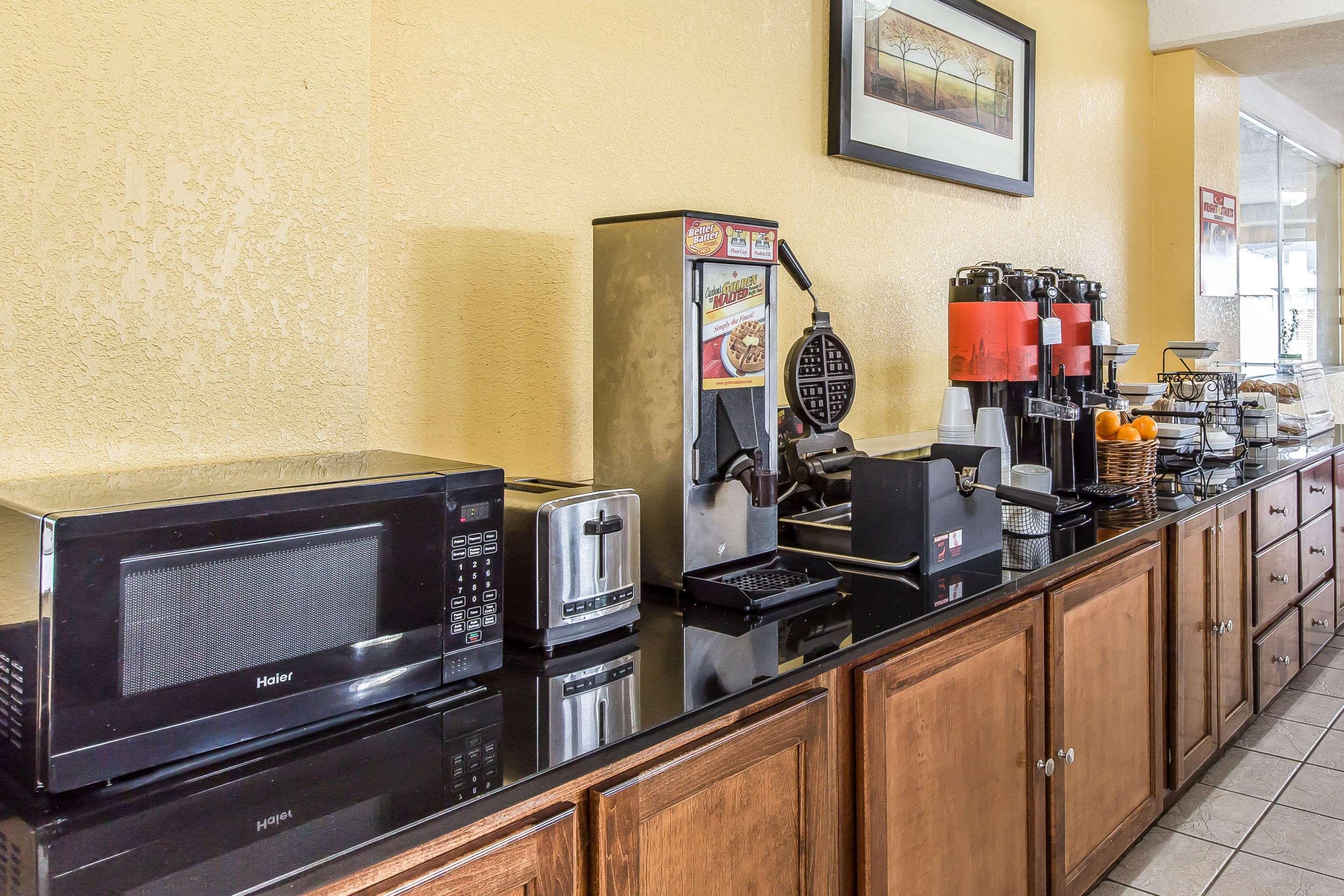 Econo Lodge Byron Eksteriør bilde