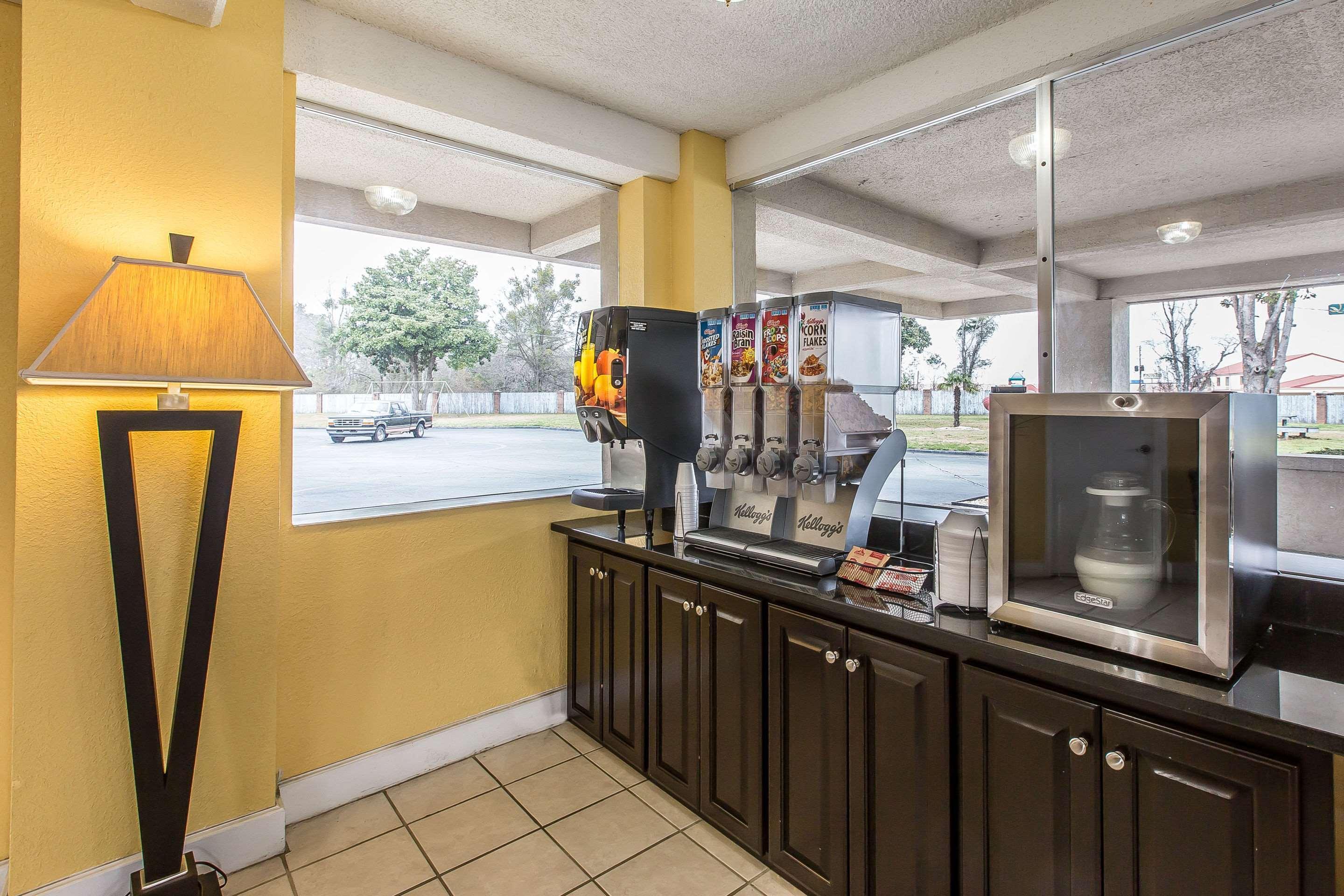 Econo Lodge Byron Eksteriør bilde
